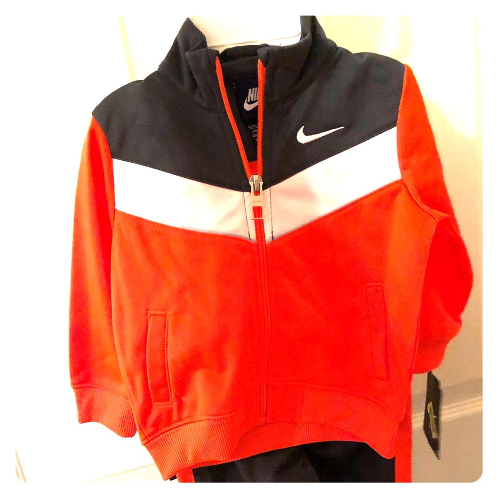 New & Never worn Nike Track suit matching set.